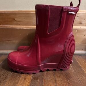 Women’s sorel wedge rain boots red size 8 brand new